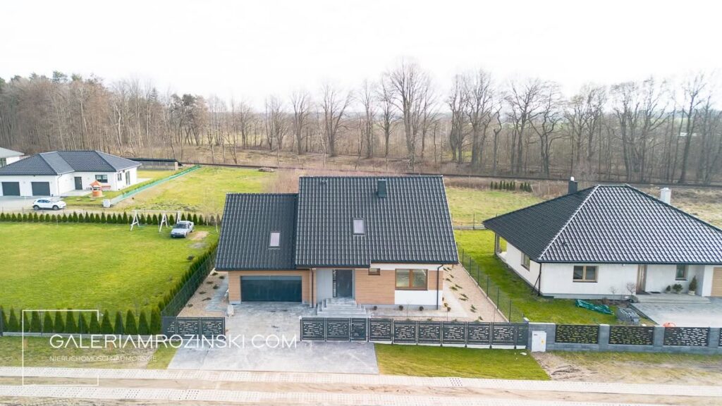 Dom w stanie deweloperskim z garażem – Darłowo