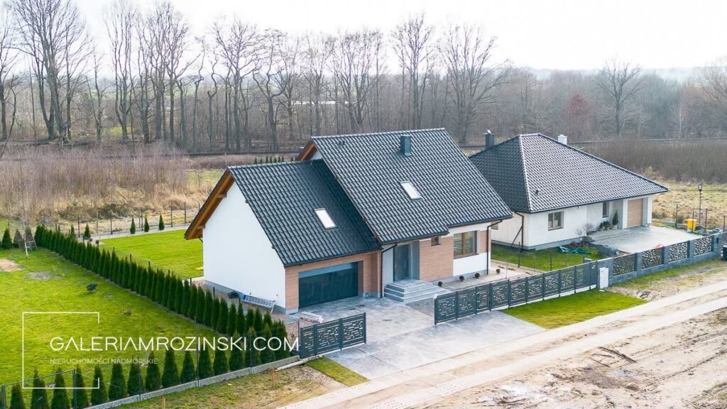 Dom w stanie deweloperskim z garażem – Darłowo