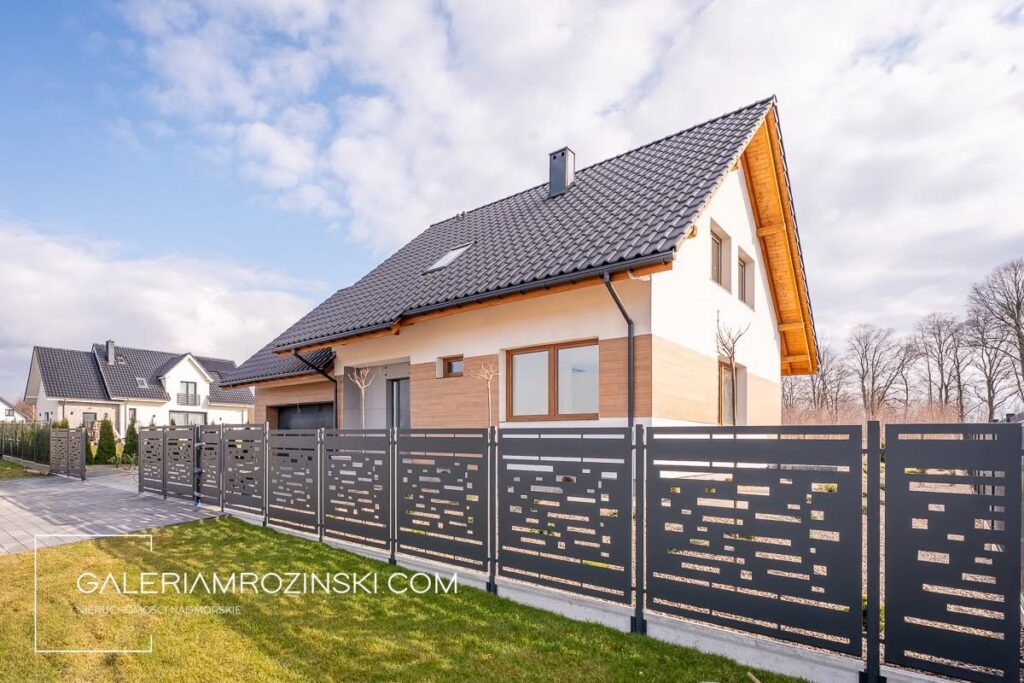 Dom w stanie deweloperskim z garażem – Darłowo