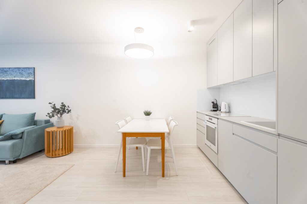 Apartament z tarasem między morzem a jeziorem