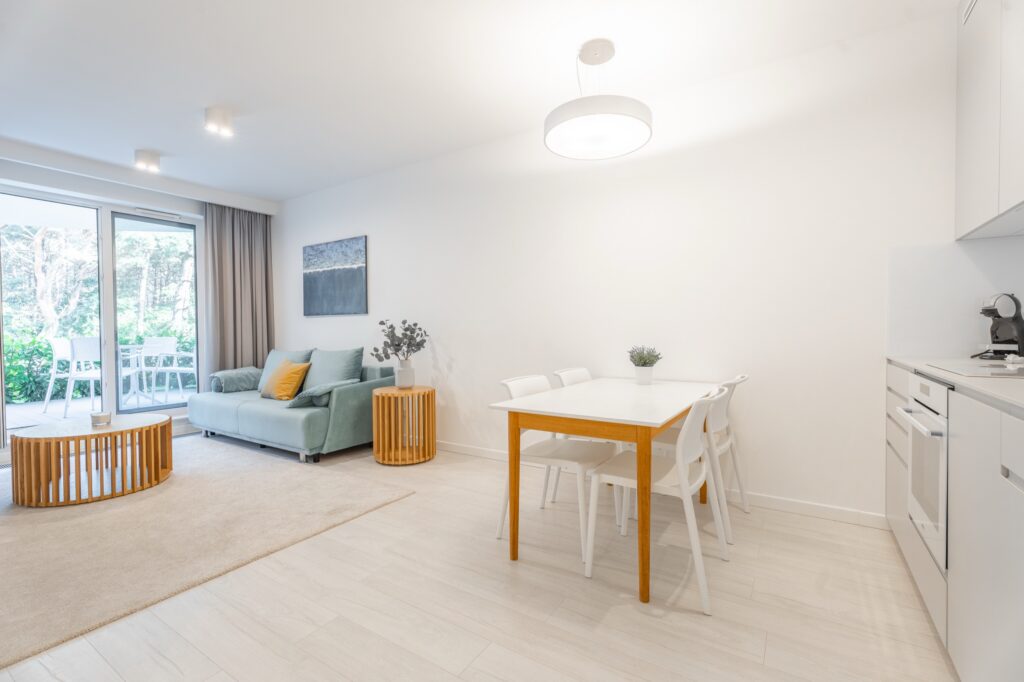 Apartament z tarasem między morzem a jeziorem
