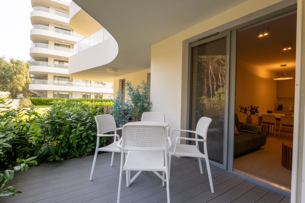 Apartament z tarasem między morzem a jeziorem