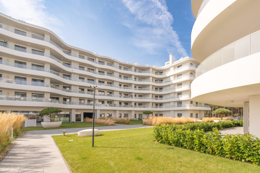 Apartament z tarasem między morzem a jeziorem