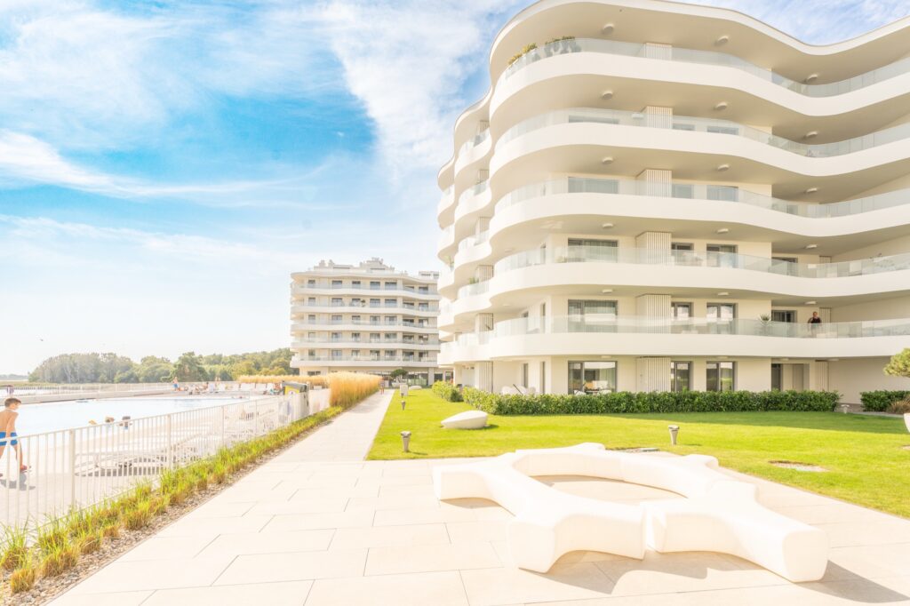 Apartament z tarasem między morzem a jeziorem