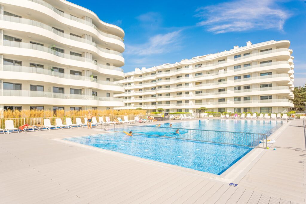 Apartament z tarasem między morzem a jeziorem