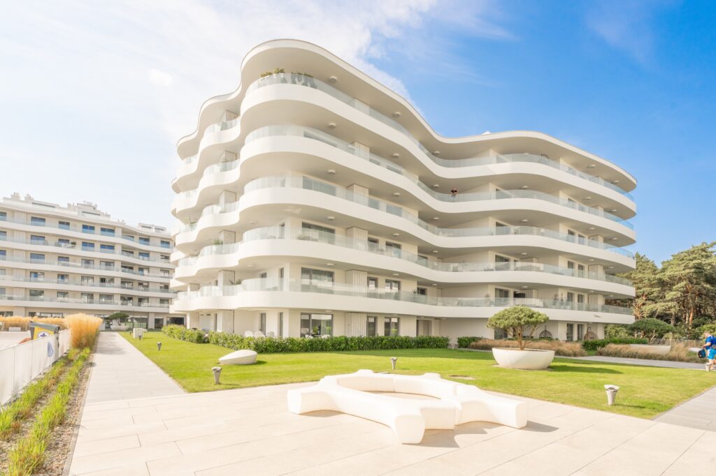 Apartament z widokiem na basen i jezioro