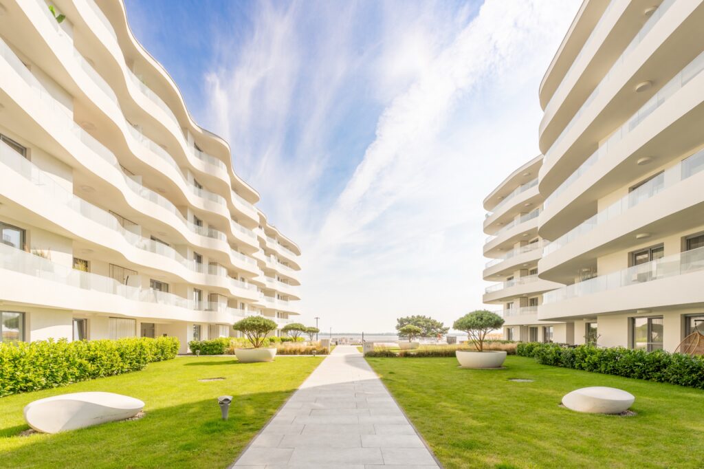 Apartament z widokiem na basen i jezioro