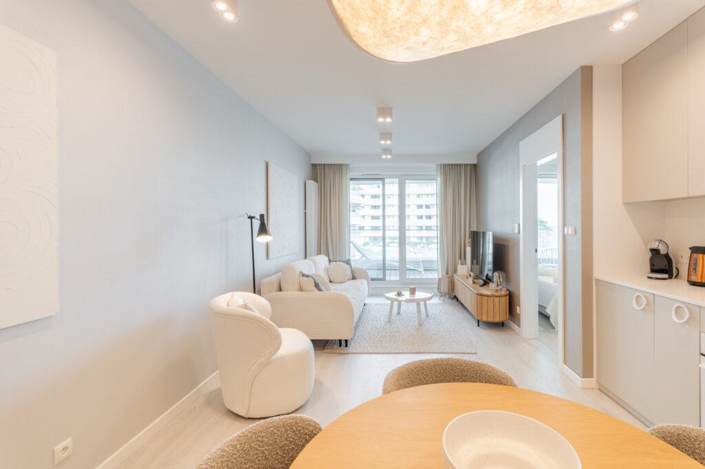 Apartament z widokiem na basen i jezioro