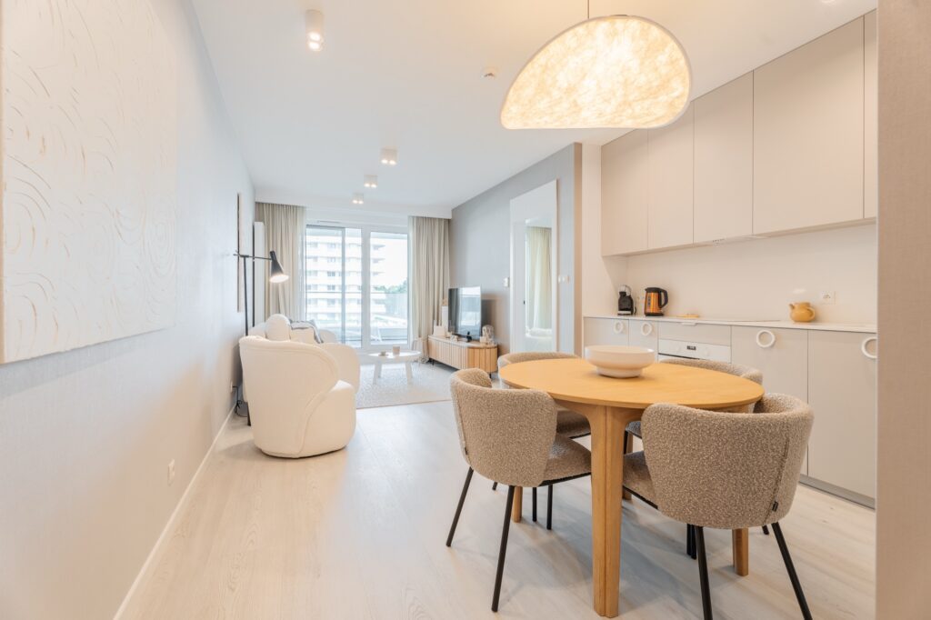 Apartament z widokiem na basen i jezioro