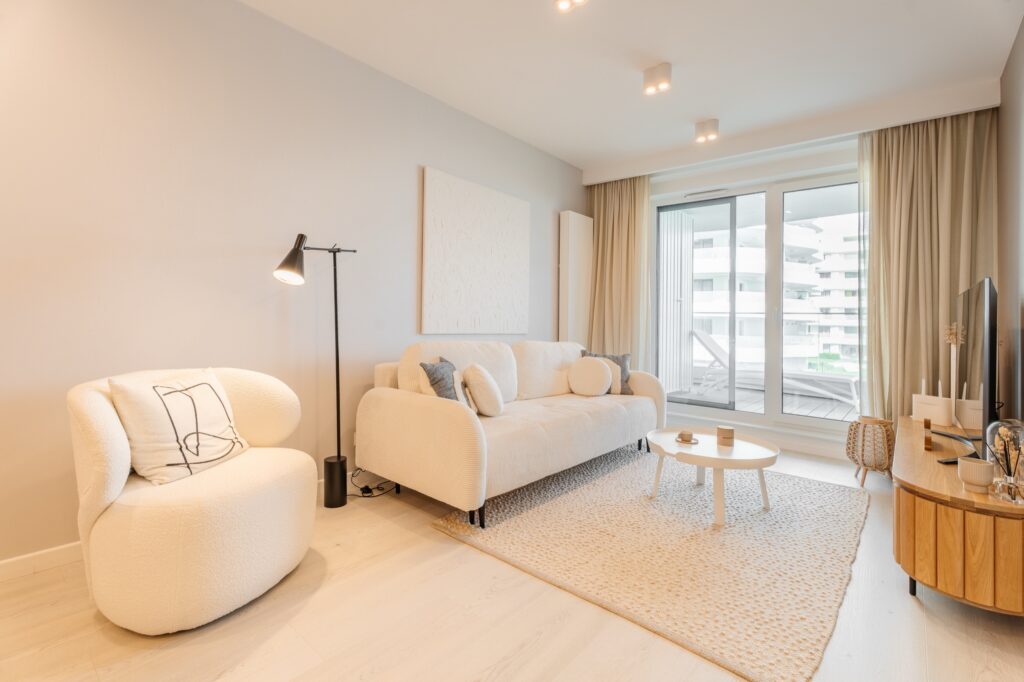 Apartament z widokiem na basen i jezioro