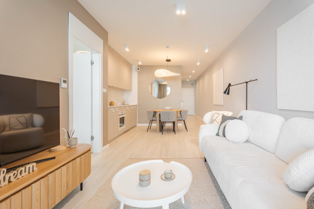Apartament z widokiem na basen i jezioro