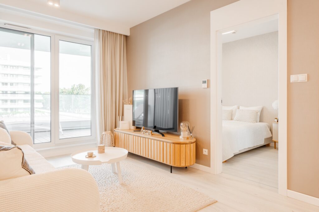 Apartament z widokiem na basen i jezioro