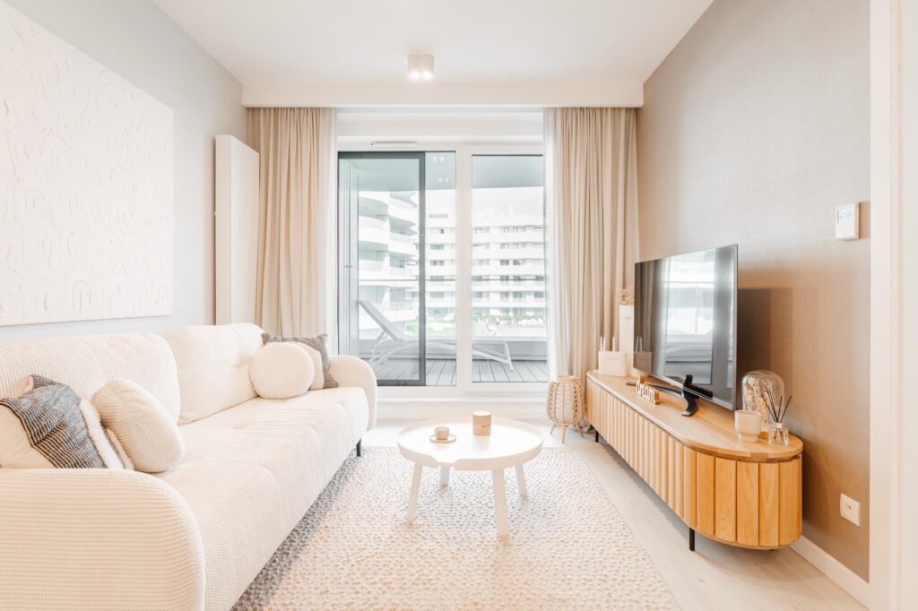 Apartament z widokiem na basen i jezioro