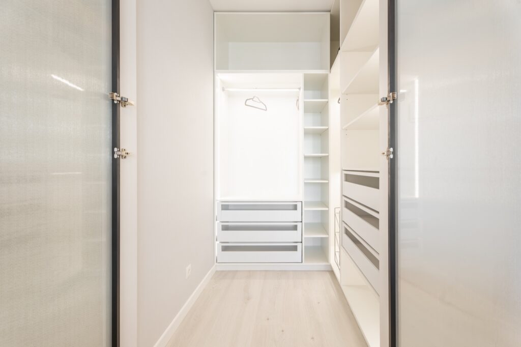 Apartament z widokiem na basen i jezioro