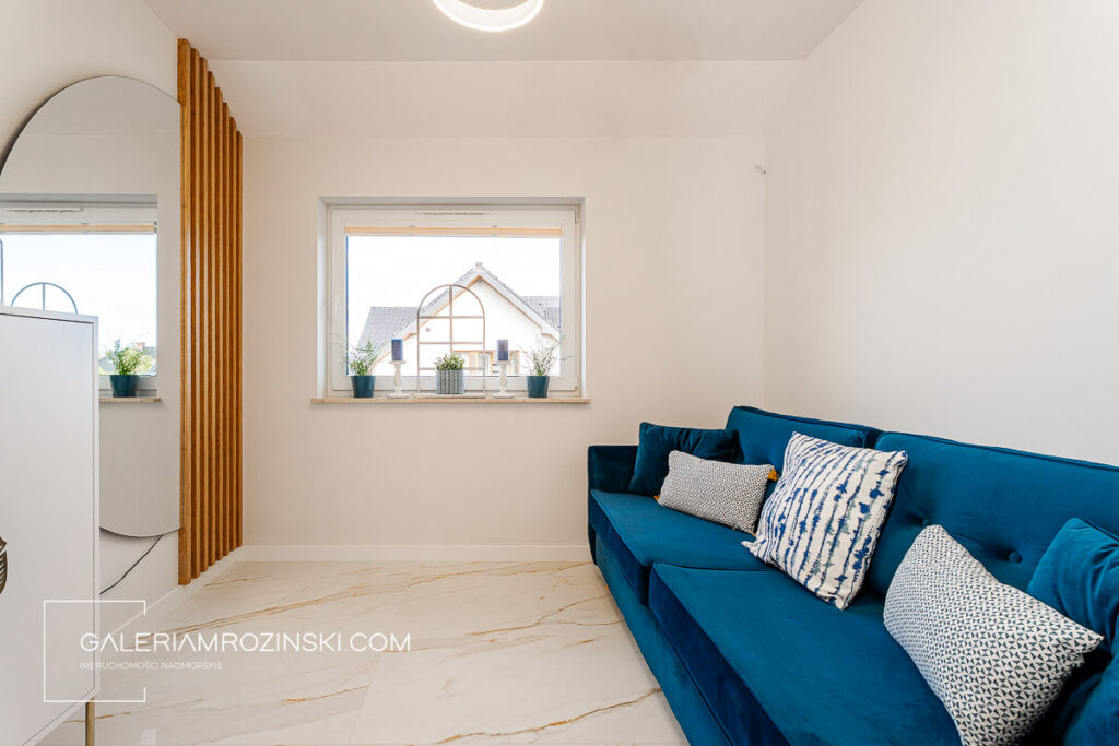 Dwupoziomowy apartament w stylu glamour — Mosty